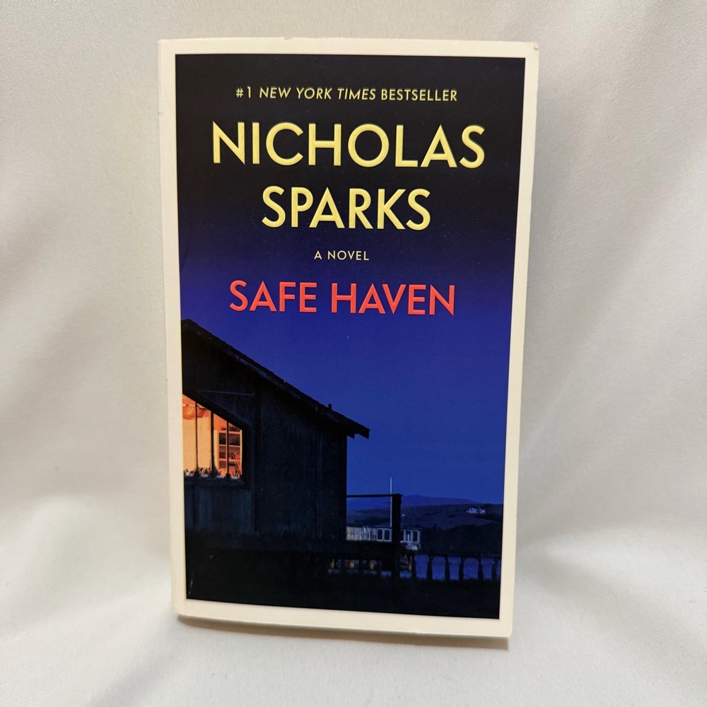 Nicholas Sparks 'Safe Haven' Novel - Blue Cover